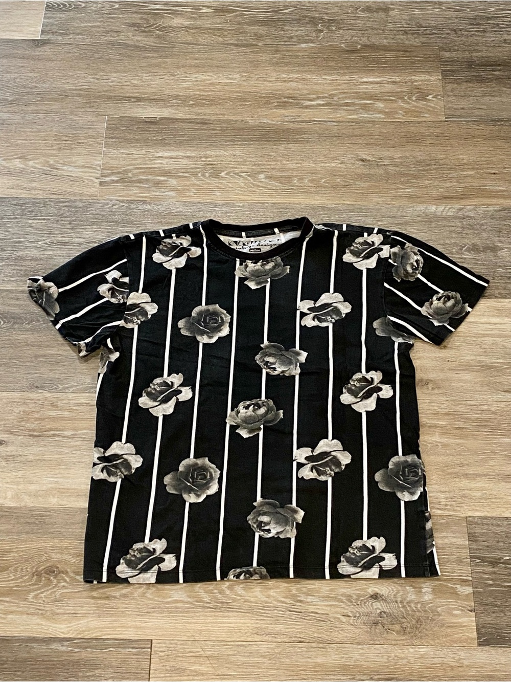 Men’s T-shirt Short Sleeve Labeled as M Fit Like S